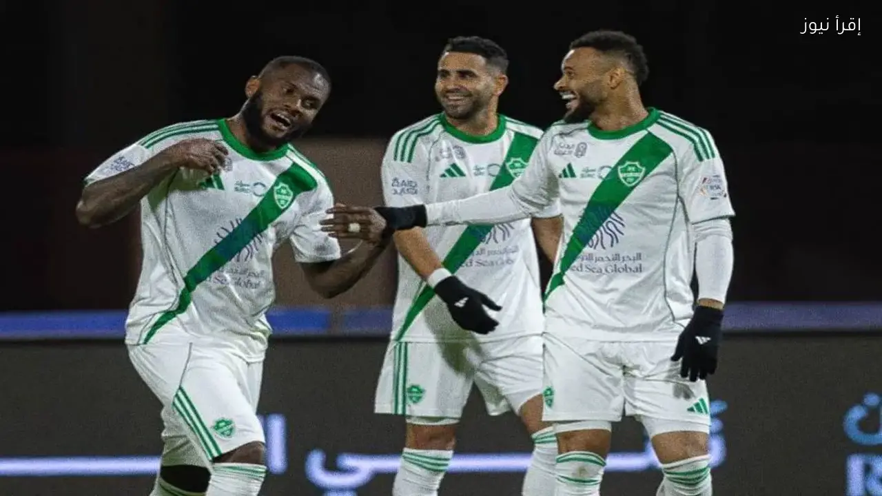الأهلي يحقق فوزًا كبيرًا على الهلال بثلاثة أهداف في مباراة مثيرة