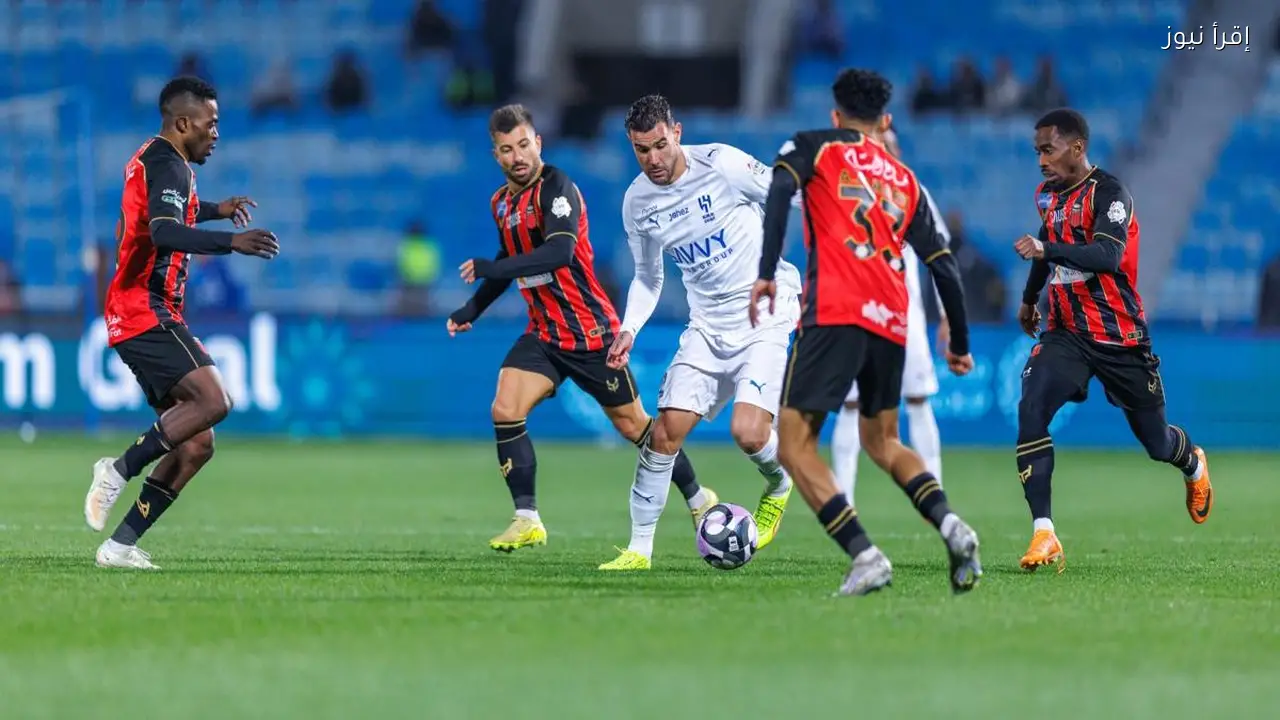 الرياض يتعادل مع الهلال ويوقف سلسلة انتصاراته في الدوري السعودي