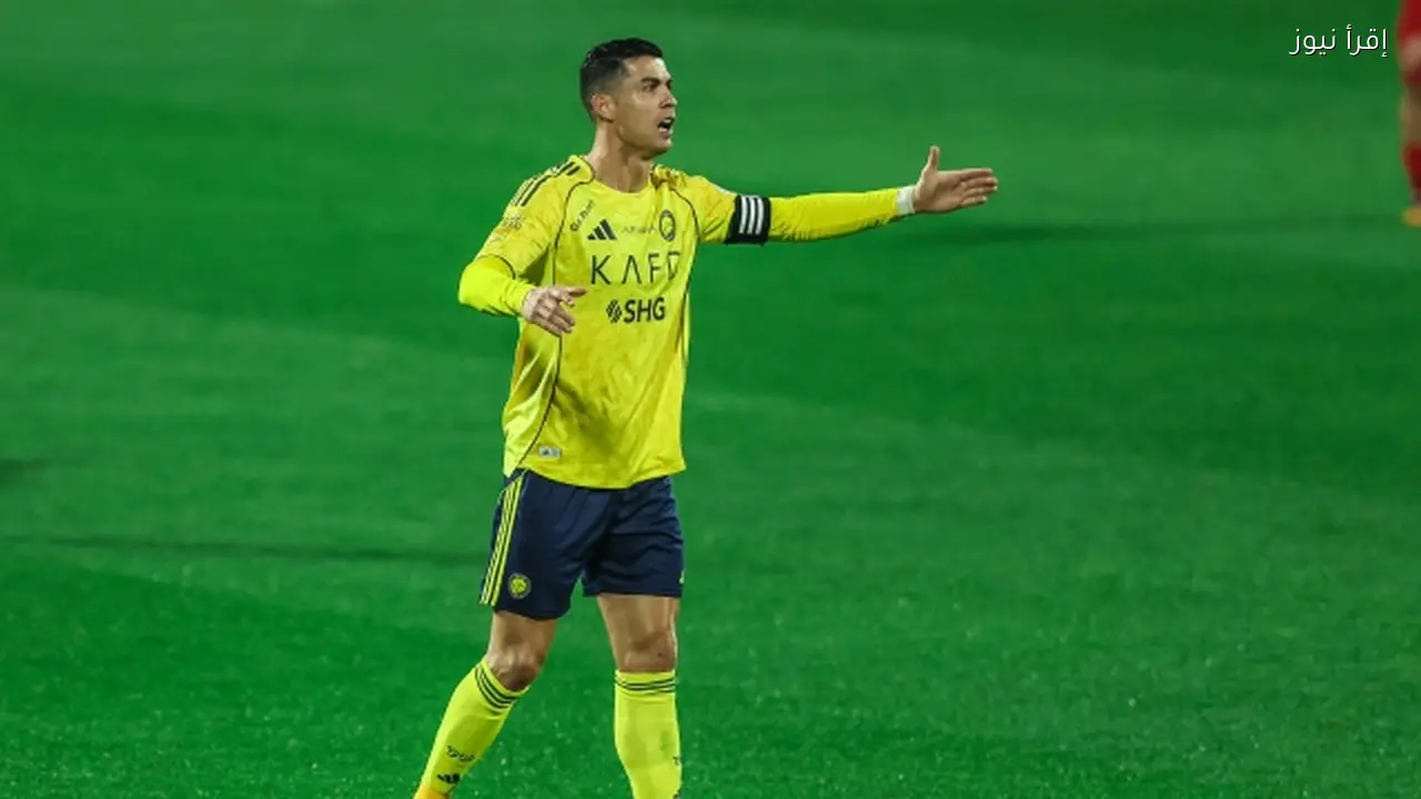 النصر يتصدر الدوري السعودي مستفيدًا من هدايا الخصوم