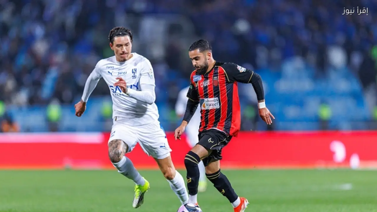 تحكيم مثير للجدل يغير نتيجة هدف الهلال ضد الرياض