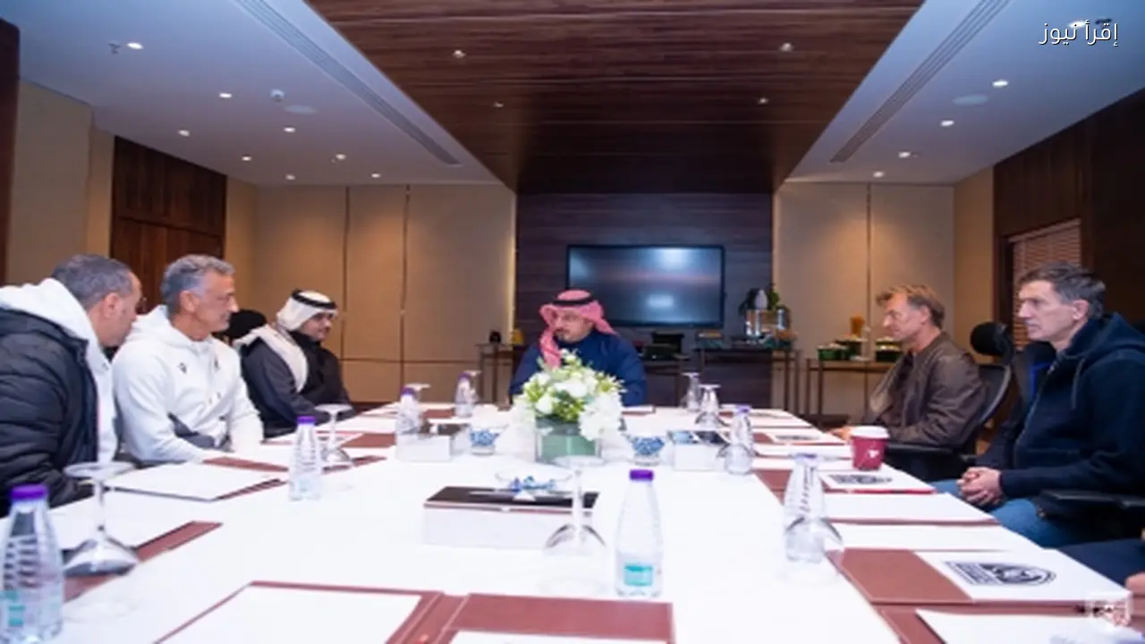 رينارد يناقش تطوير الكرة السعودية مع إدارة التعاون والمسحل