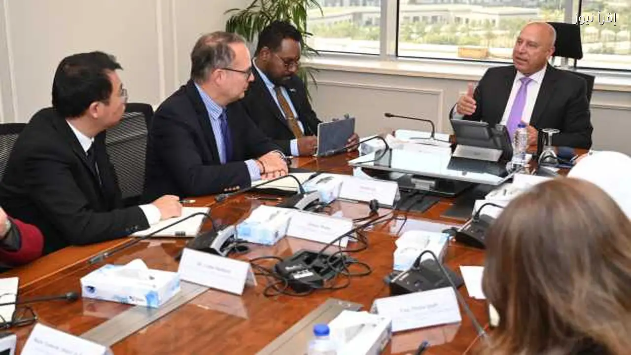 وزير الطاقة يطلب من إيليت سولار زيادة الإنتاج والمصانع