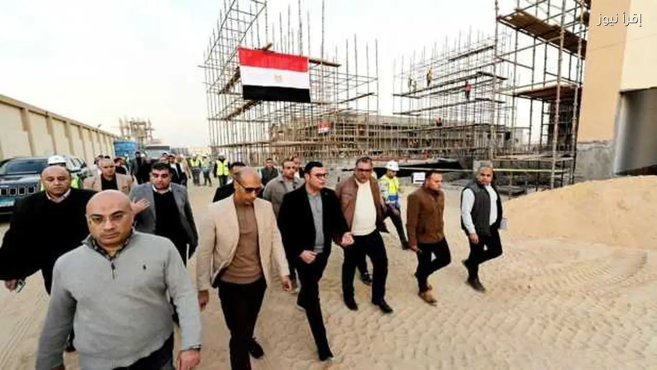 وزير الإسكان يتفقد محطة محولات 500 ميجا فولت في الشيخ زايد