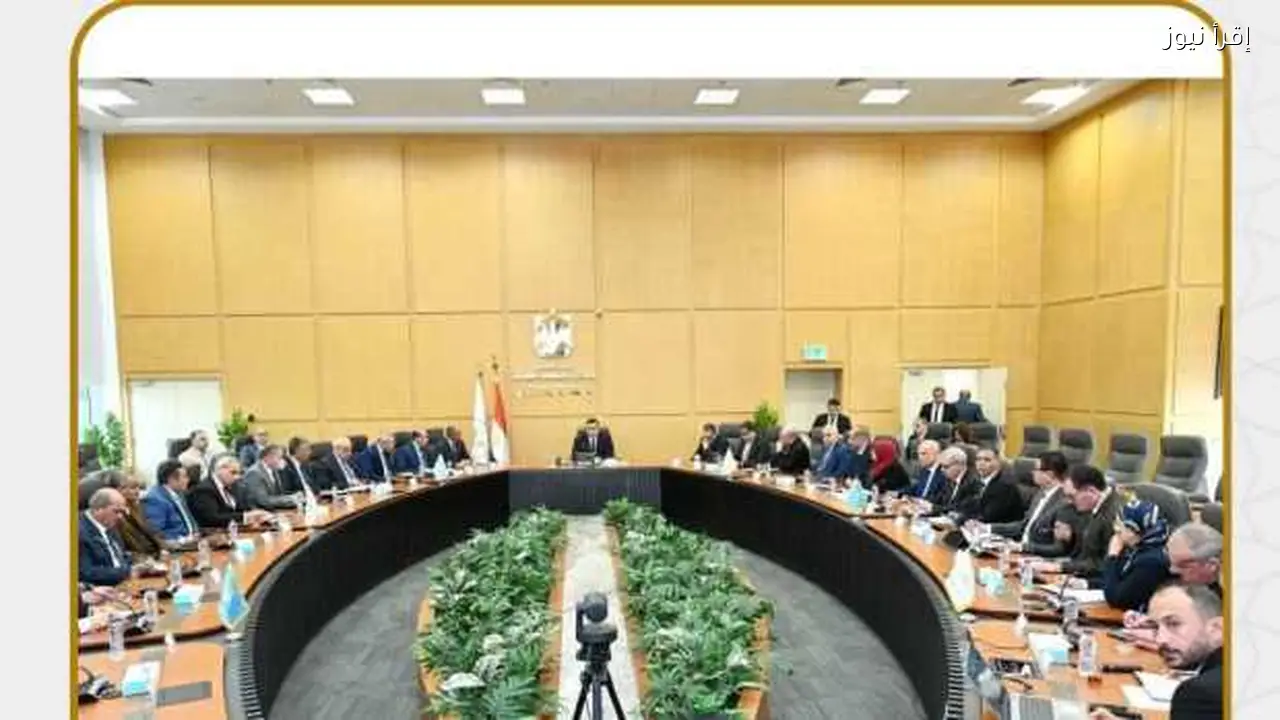 وزير الإسكان يطالب بزيادة استخدام المنتج المحلي في المشاريع